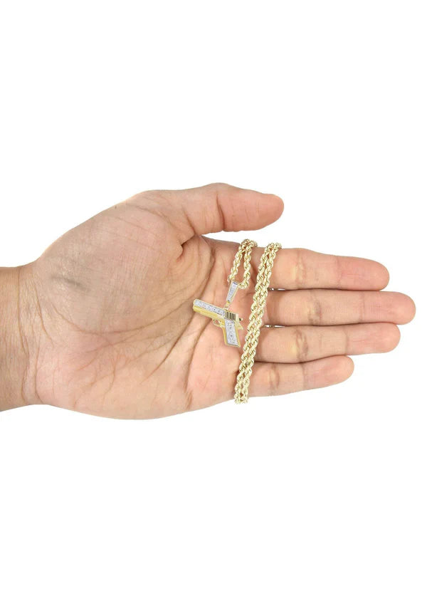 Collana Oro Giallo 10K con Ciondolo Pistola e Diamanti – 0,19 Carati